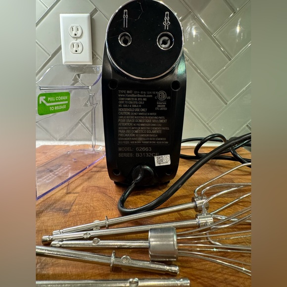 Hamilton Beach Professional Series Black and Silver Hand Mixer with Storage Case - Picture 12 of 15